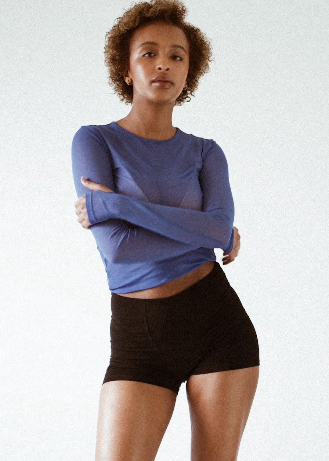 Aisha is wearing size S. Height: 172cm, waist: 60cm, hip: 90cm.