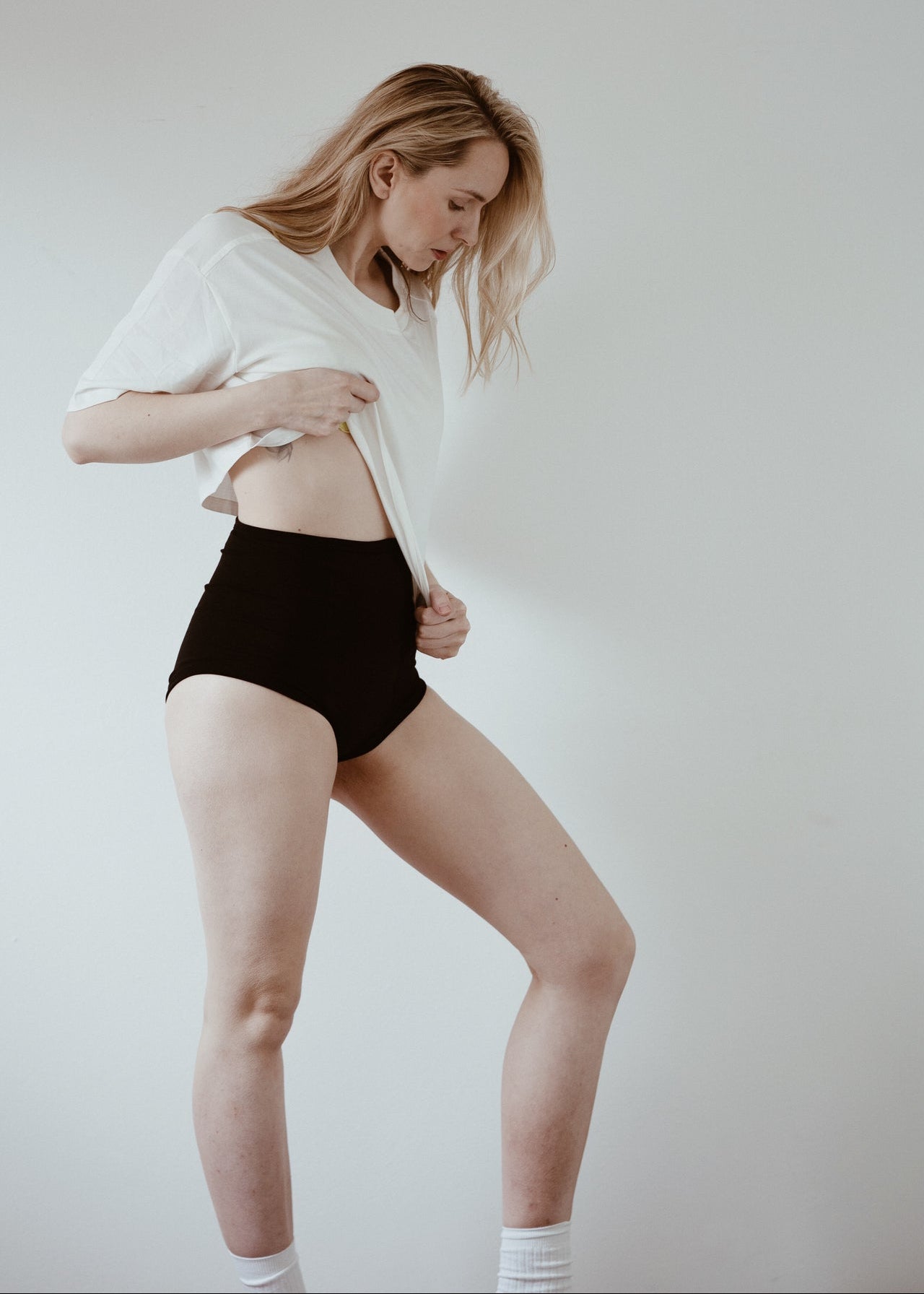 Aukse is wearing size M. Height: 180cm, waist: 72cm, hip: 100cm.