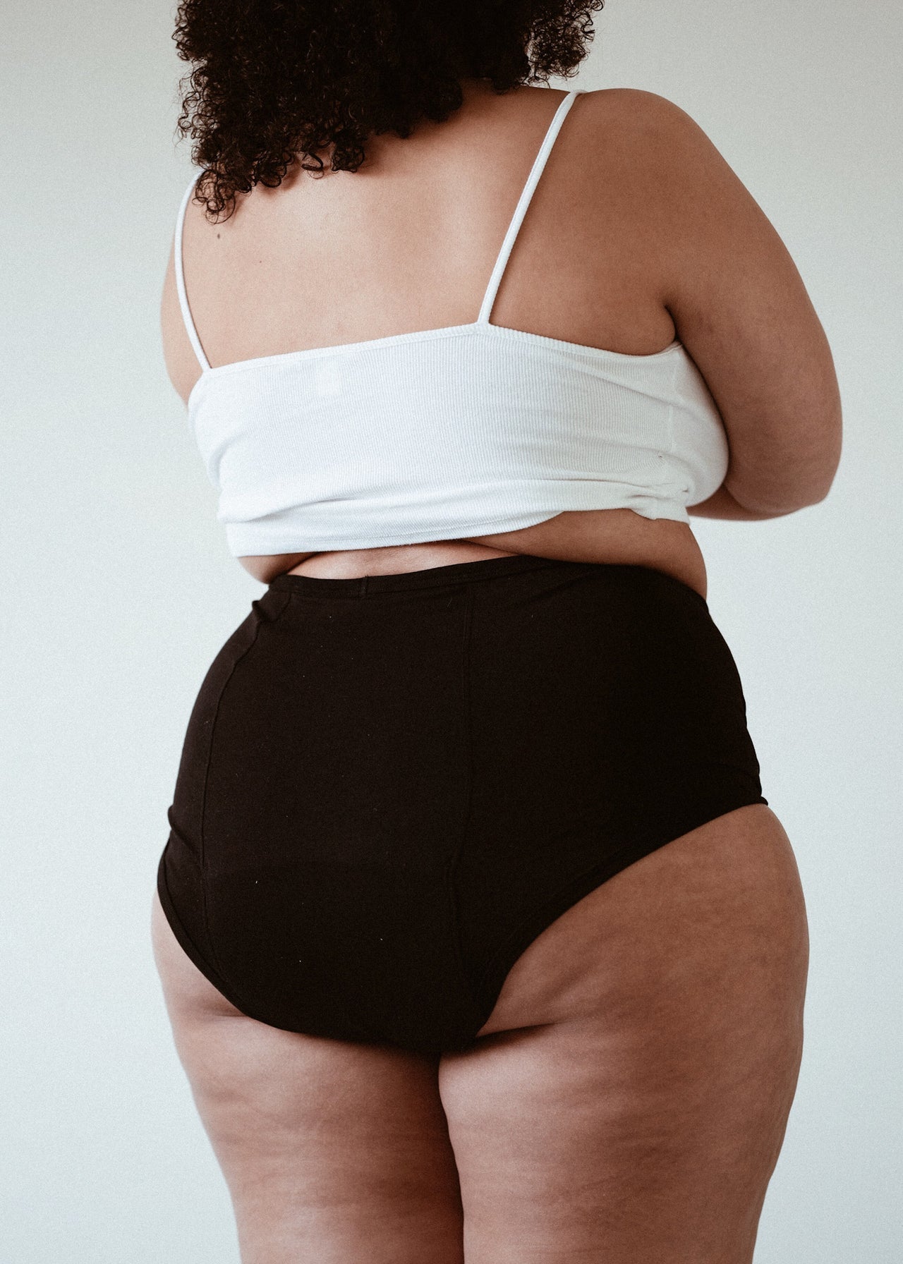 Natasha is wearing size 3XL. Height: 171cm, waist: 100cm, hip: 138cm.