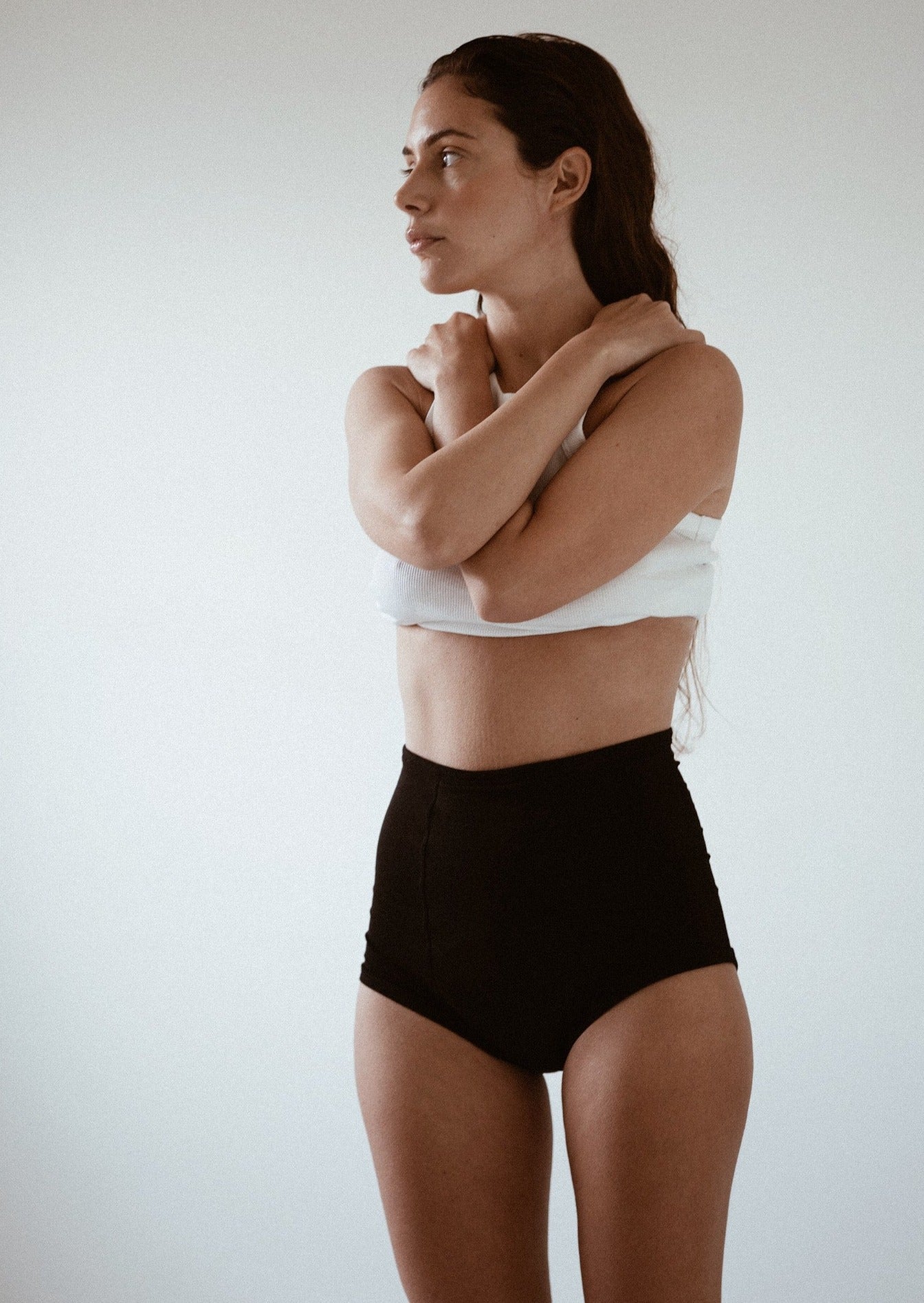 Paola is wearing size XS. Height: 160cm, waist: 66cm, hip: 89cm.