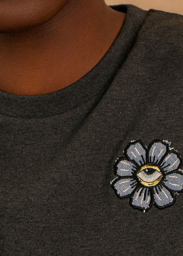 
                  
                    Men's Blue Eyed Flower Upcycled Appliqué T-Shirt - Grey
                  
                