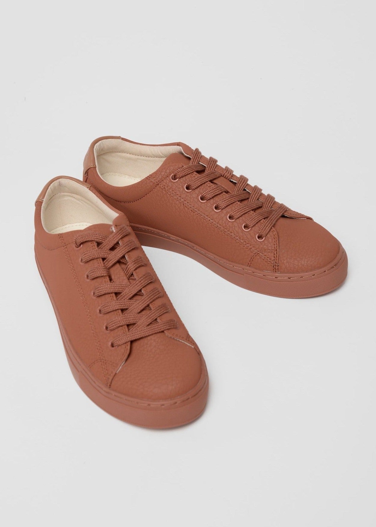 R-KIND VEGAN - MARS RUSTIC GRAINED TRAINER