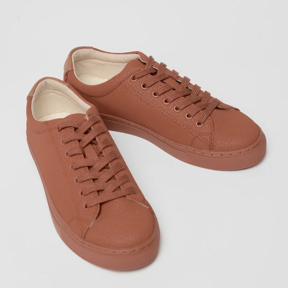 
                  
                    R-KIND VEGAN - MARS RUSTIC GRAINED TRAINER
                  
                