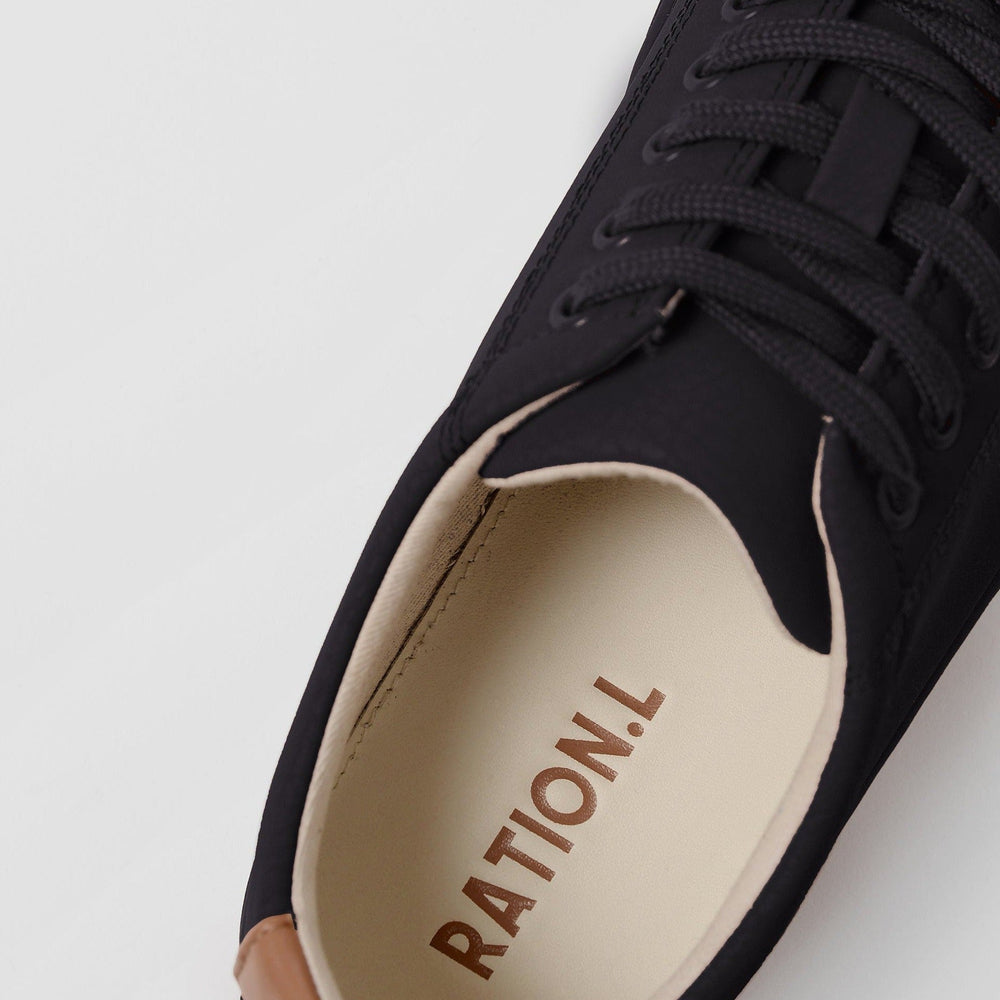 
                  
                    R-KIND VEGAN - MERCURY BLACK GRAINED TRAINER
                  
                