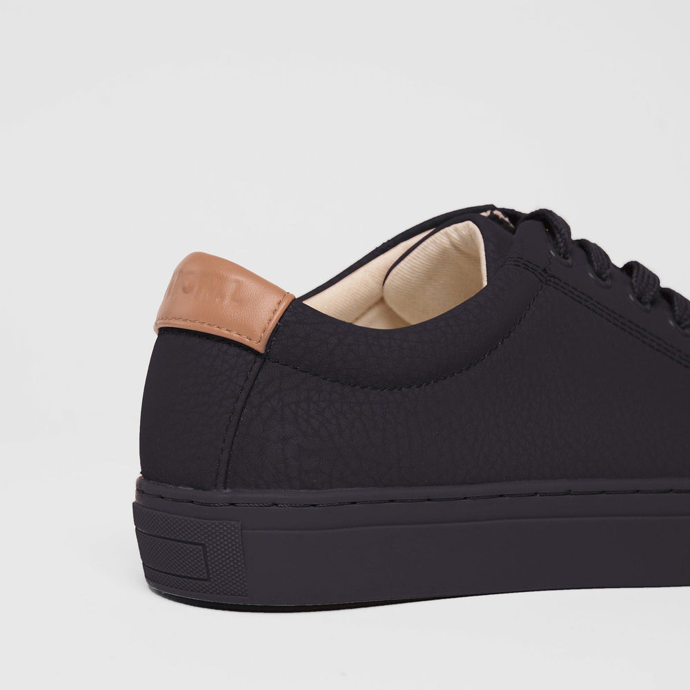 
                  
                    R-KIND VEGAN - MERCURY BLACK GRAINED TRAINER
                  
                