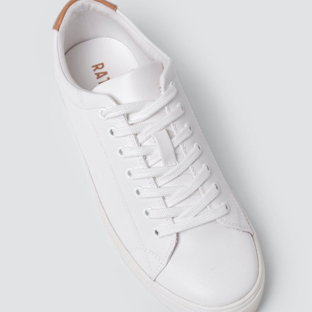 
                  
                    R-KIND VEGAN MOON WHITE TRAINER
                  
                