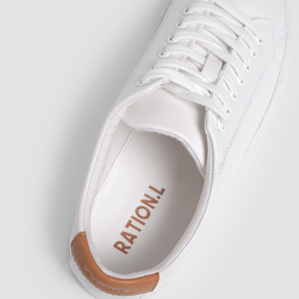 
                  
                    R-KIND VEGAN MOON WHITE TRAINER
                  
                