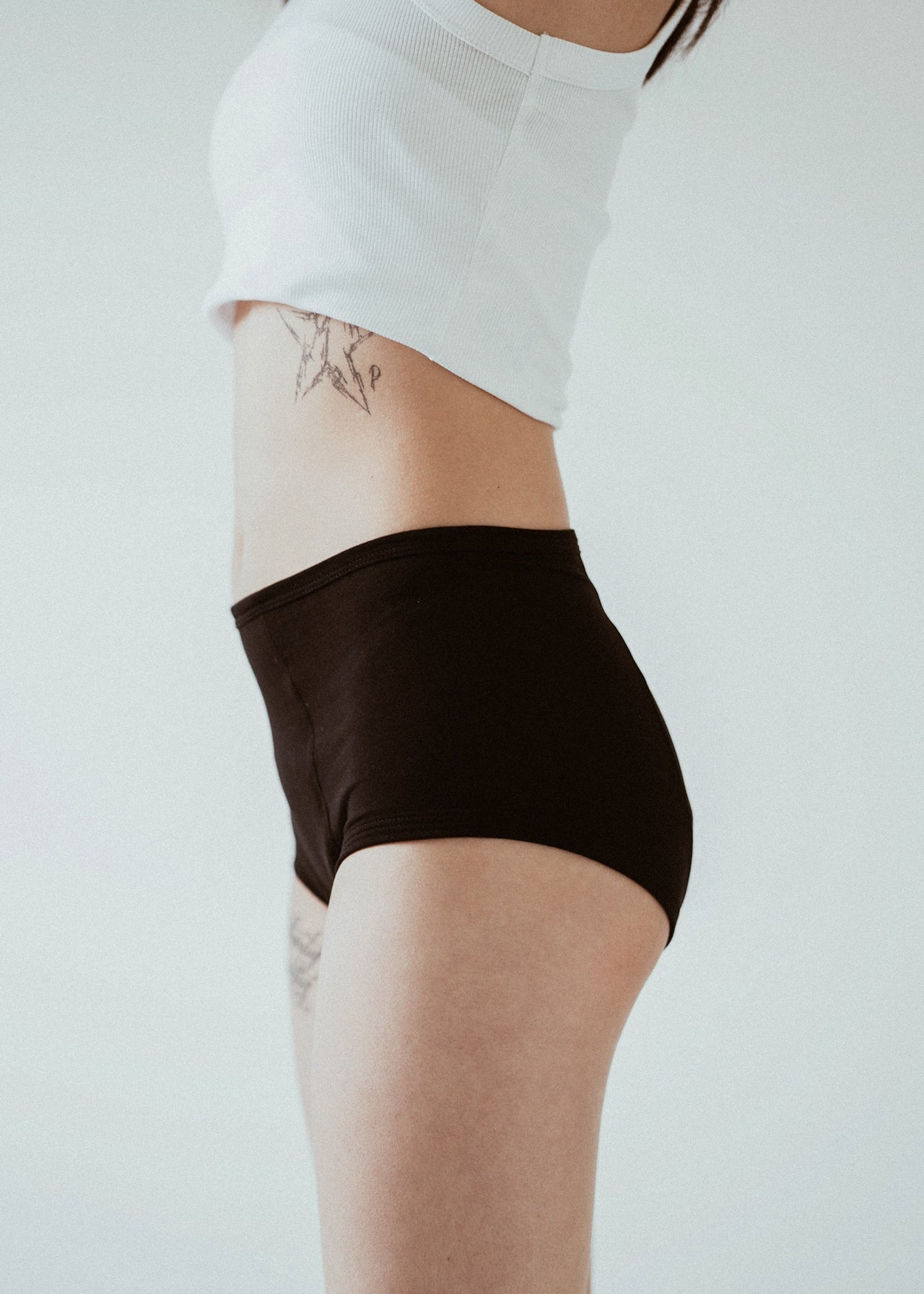 Frida is wearing size XS. Height: 167cm, waist 63cm, hip 87cm.