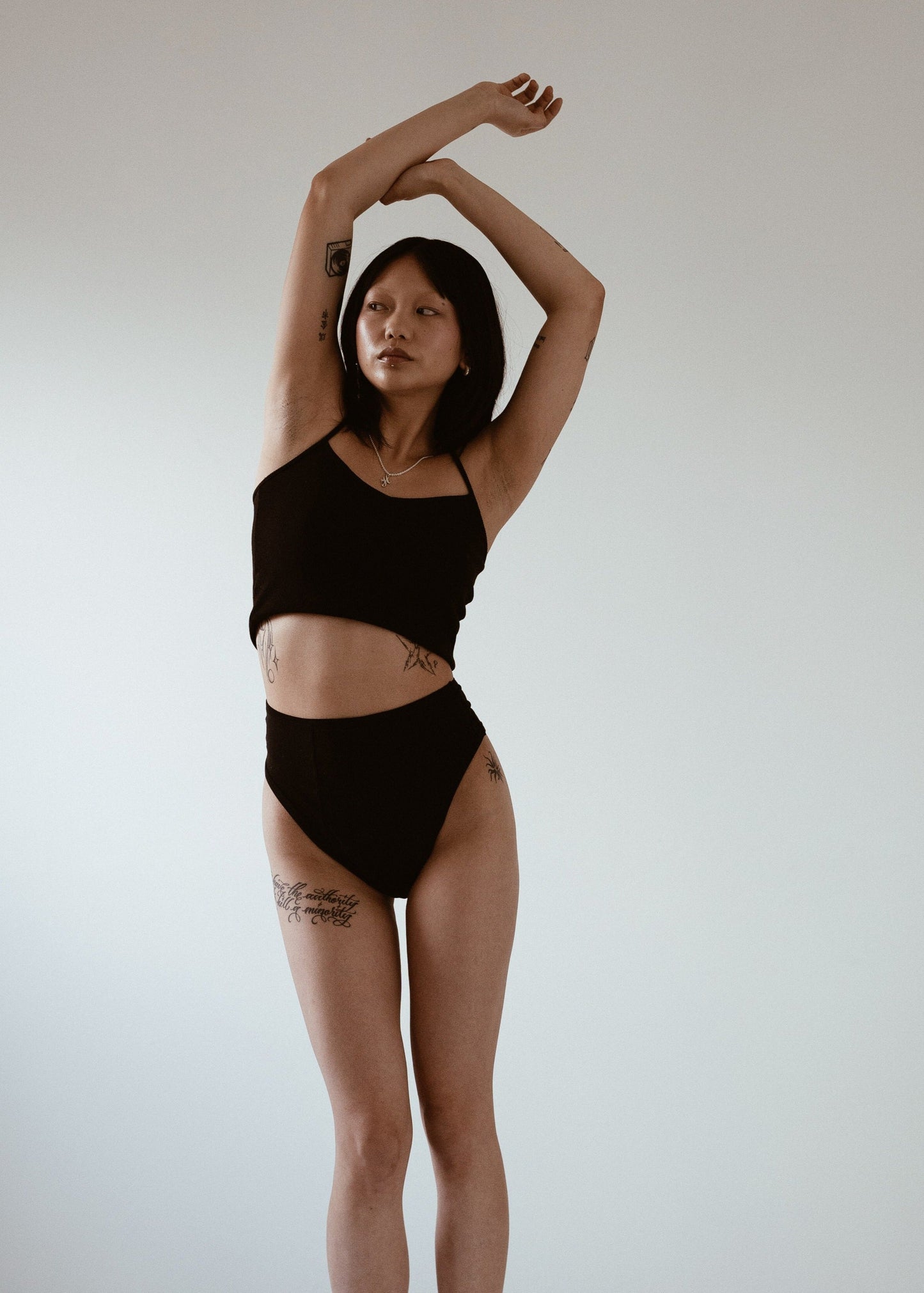 Frida is wearing size XS. Height: 167cm, waist 63cm, hip 87cm.