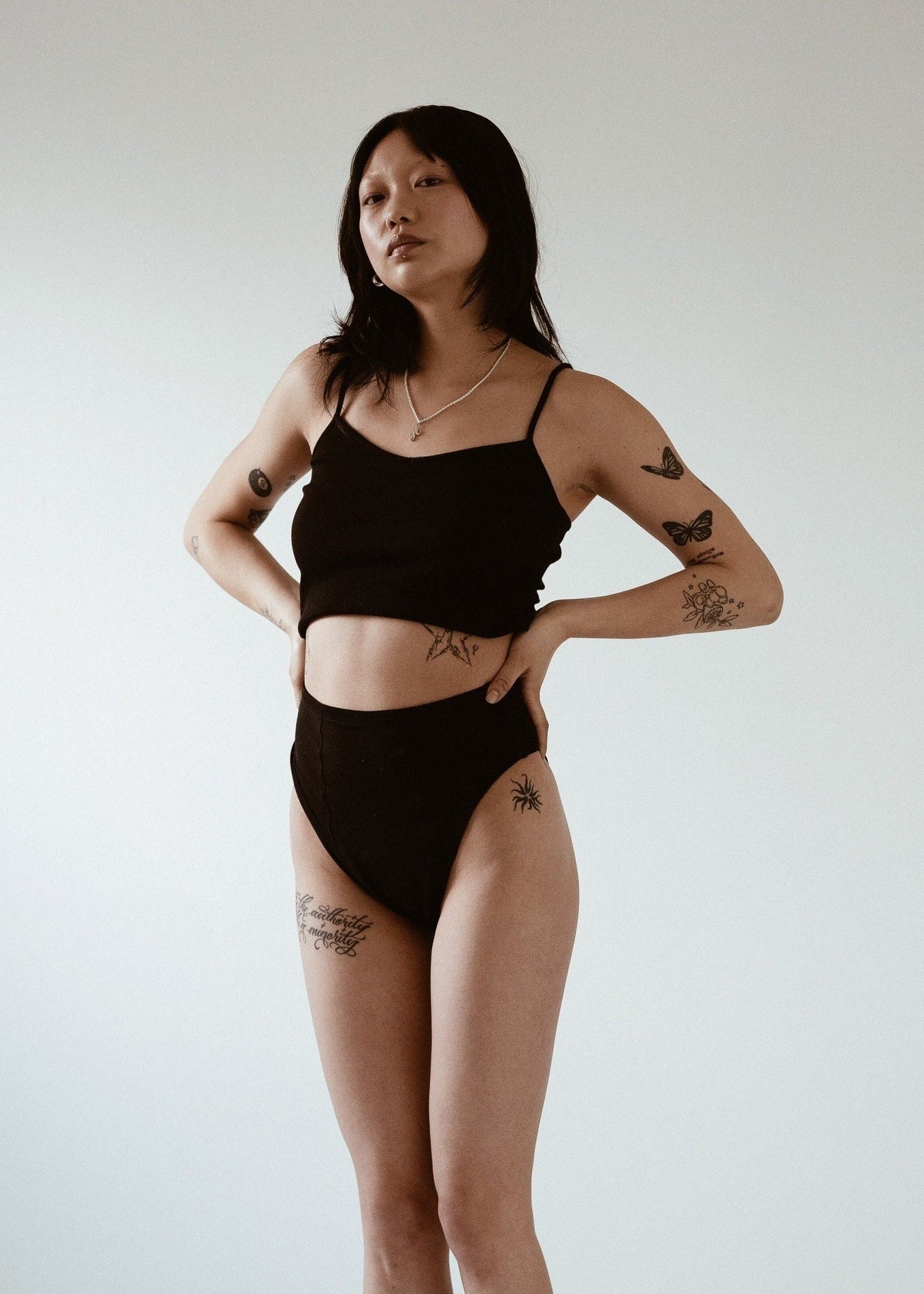 Frida is wearing size XS. Height: 167cm, waist 63cm, hip 87cm.