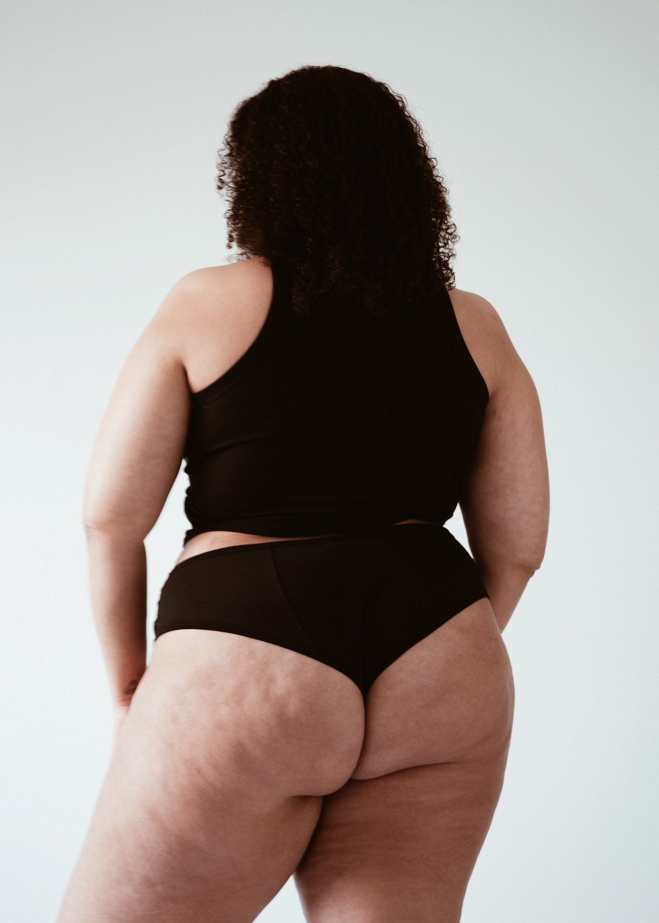 Natasha is wearing size 3XL. Height: 171cm, waist: 100cm, hip: 138cm.